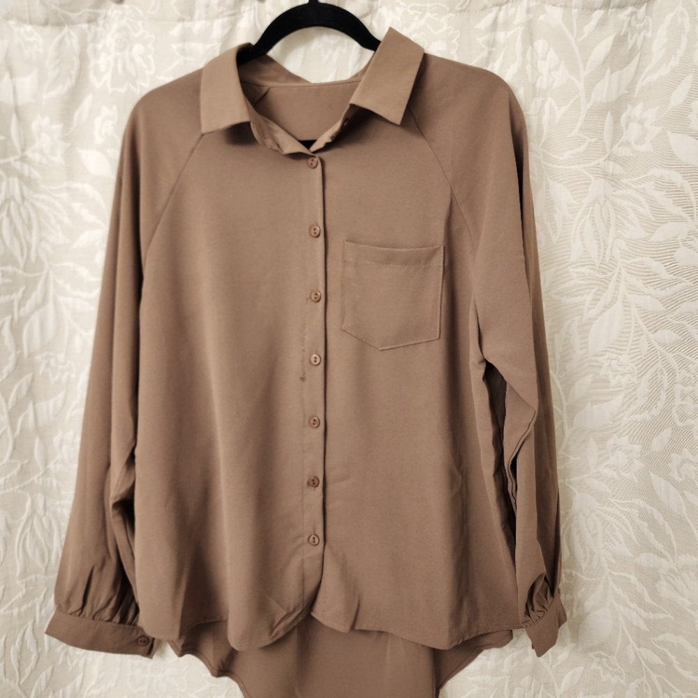 Tan Relaxed Button Down Shirt with Notched Collar. 85% POLY NWOT NO Tags